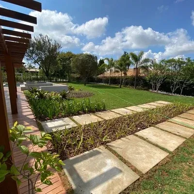 Irrigação de jardim em canteiros