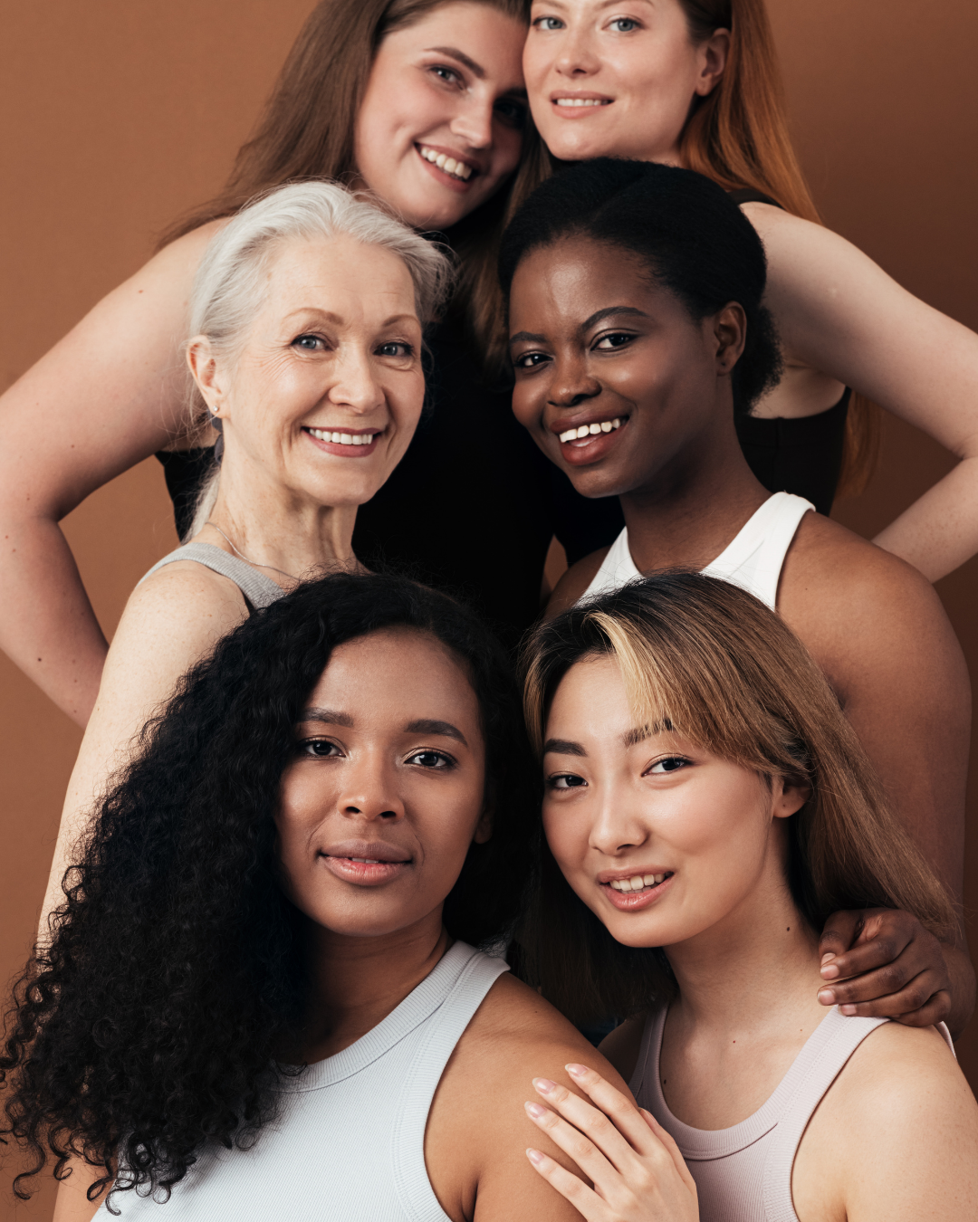 Mulheres reais sorrindo após transformação